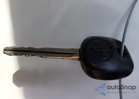 2002 Toyota Sequoia Sr5 V8 z USA, uszkodzony, nr VIN 5TDZT34A32S097973